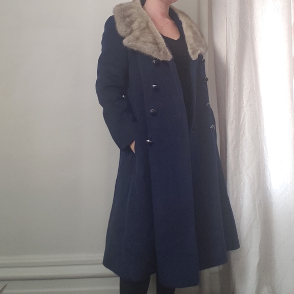 Vintage Winter Peacoat - Picture 1 of 11